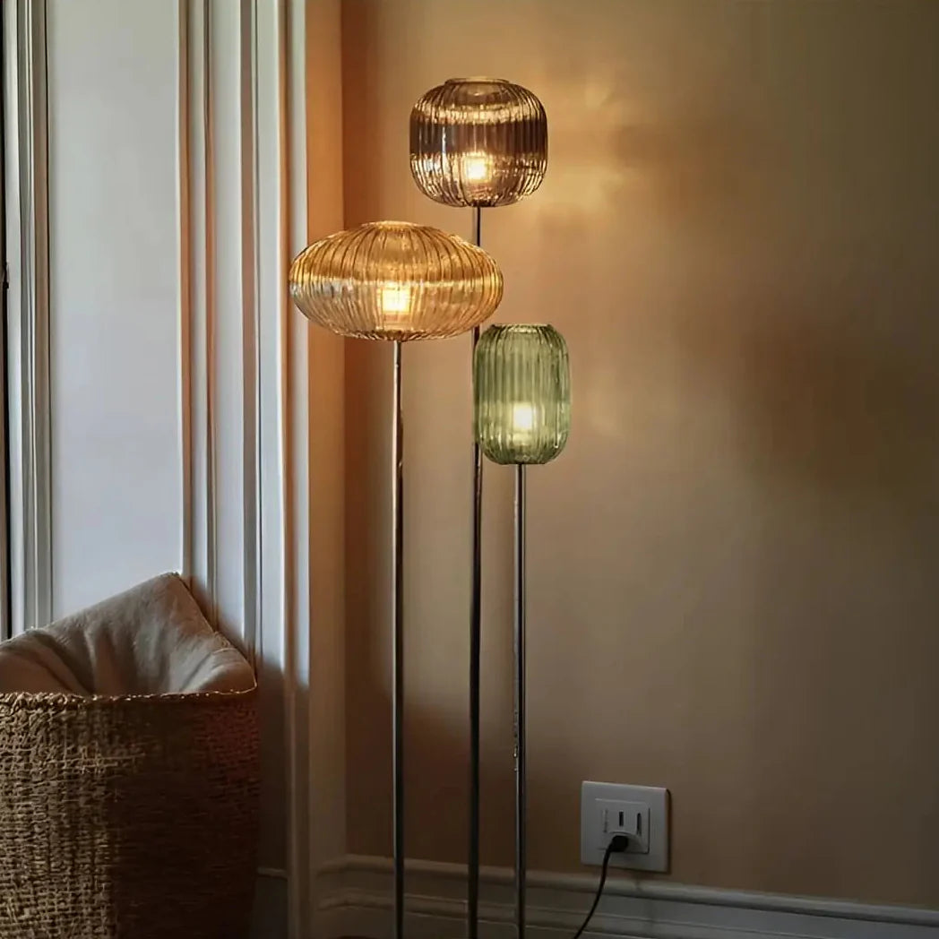 HALO Floor Lamp in living room corner – black metal base Ø35cm, retro chic interior decor
