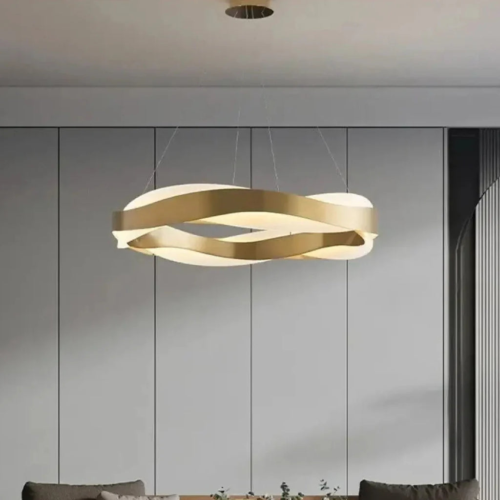 KLOUD Twisted Pendant Light above dining table – 80cm gold, warm white LED, luxury dining room